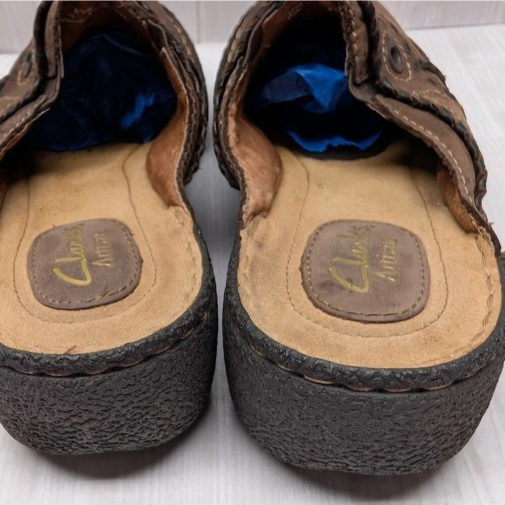 Clarks Artisan Women’s Brown Leather Slip‑On Clogs Mules Shoes Size 8.5 31273